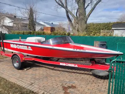 Moomba Boomerang année 2000, seulement 708 heures, moteur 5.7 litres 310 HP, le changement d'huile v...