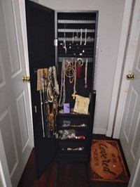 Jewelry Box - Jewelry - Organizer -Jewelry Chest - Recliner Jewe