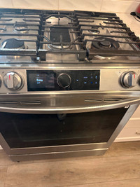 GAS STOVE. Almost new