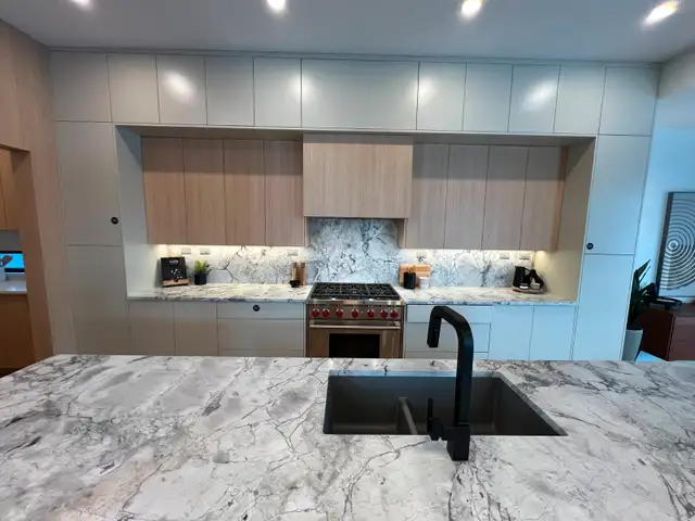Beautiful New Kitchen,Quartz Countertop - Receive 8 500$ Bonus in Cabinets & Countertops in Calgary - Image 10