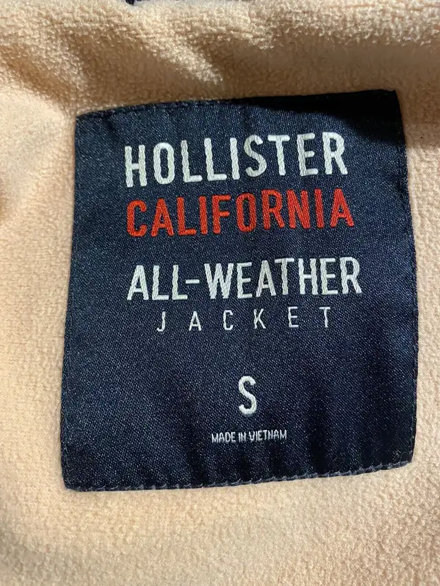 MANTEAU PARKA HOLLISTER CALIFORNIA POUR FILLE in Kids & Youth in City of Montréal - Image 8