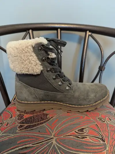 Ladies Wind River Suede Boots, View more