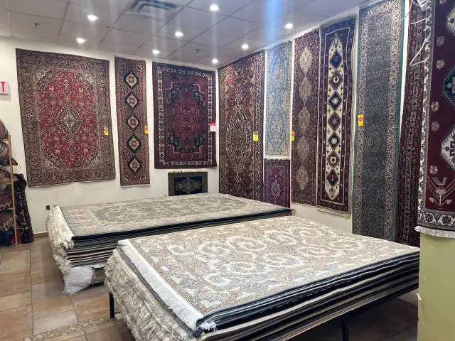 Wool Vintage Persian Rug,6 x 4.3 ft,beige,navy,red,one-of-a-kind in Rugs, Carpets & Runners in Markham / York Region - Image 9