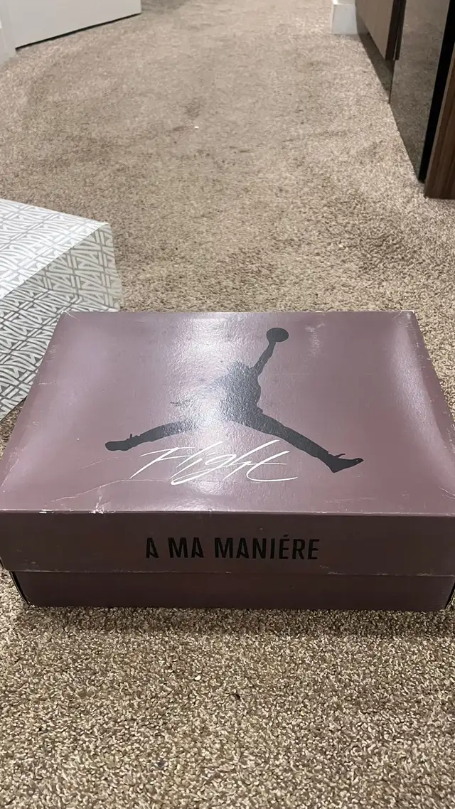 Jordan 4 a ma maneire size 10 in Men's Shoes in Calgary - Image 3