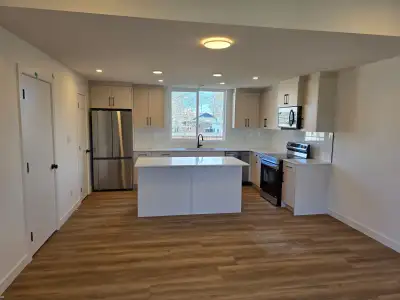 ✨ BRAND NEW 3 BEDROOM & 1 BEDROOM SUITES NEAR NAIT – AVAILABLE NOW ? 11323 106 St NW, Edmonton ? 3-m...