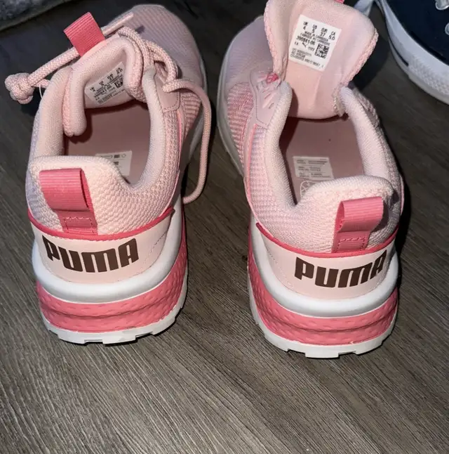BRAND NEW PUMA SNEAKERS SIZE 7 in Women's - Shoes in City of Halifax - Image 3
