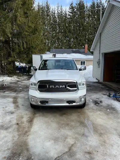 Ram 1500 2014 laramie HEMI 5.7L – 4x4 –boîte 6.4 ✅ 215760 km ✅ 4X4 avec mode AUTO ✅ Intérieur cuir (...