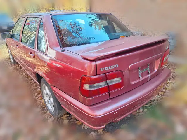 Volvo S70 T5 Manual 1998 - For Parts in Cars & Trucks in Ottawa - Image 7