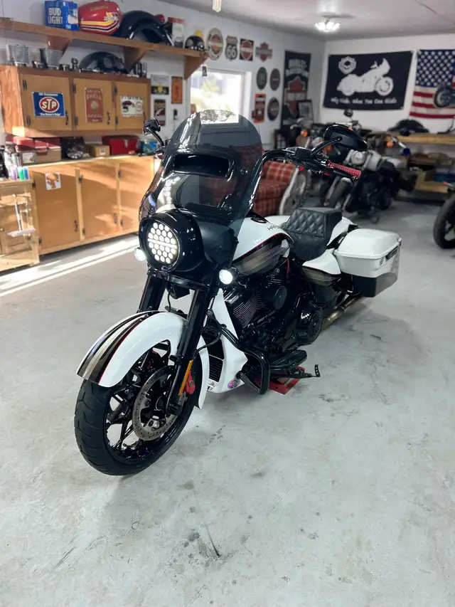 Road King 119pc in Touring in Gatineau - Image 10