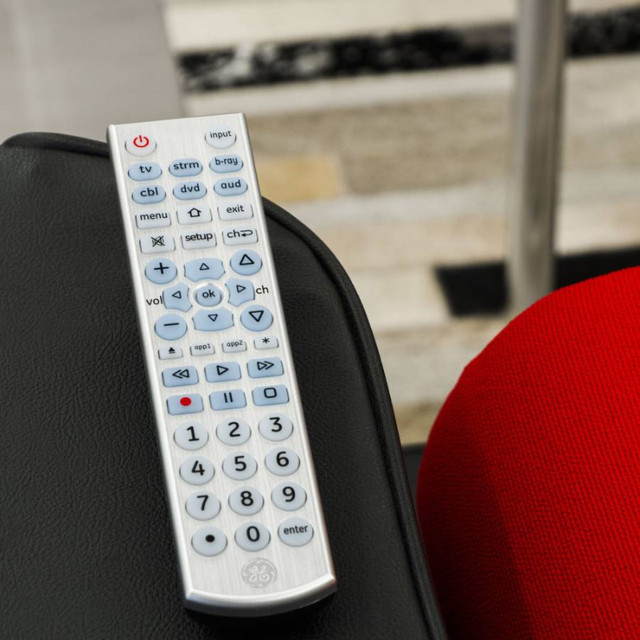GE Backlit Universal Remote Controls in General Electronics in Mississauga / Peel Region - Image 4