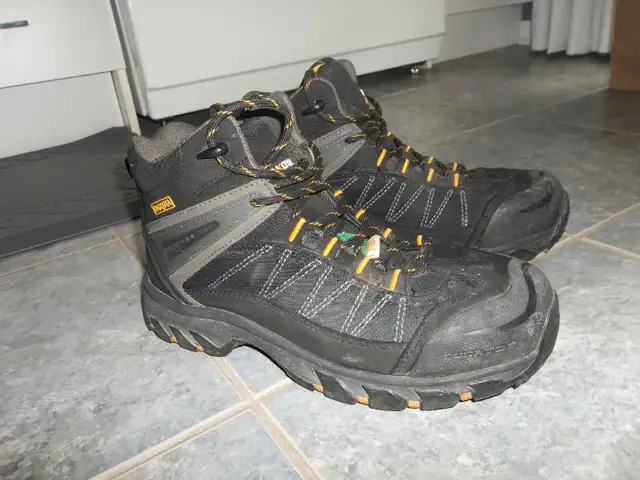 Bottes de travail hommes 9,5 large Dakota in Men's Shoes in Longueuil / South Shore - Image 2