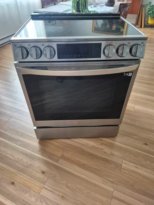 cuisiniere LG in Stoves, Ovens & Ranges in Longueuil / South Shore - Image 2