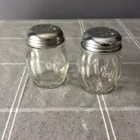 2 Glass Shakers Cheese, Hot Pepper Seeds Shaker