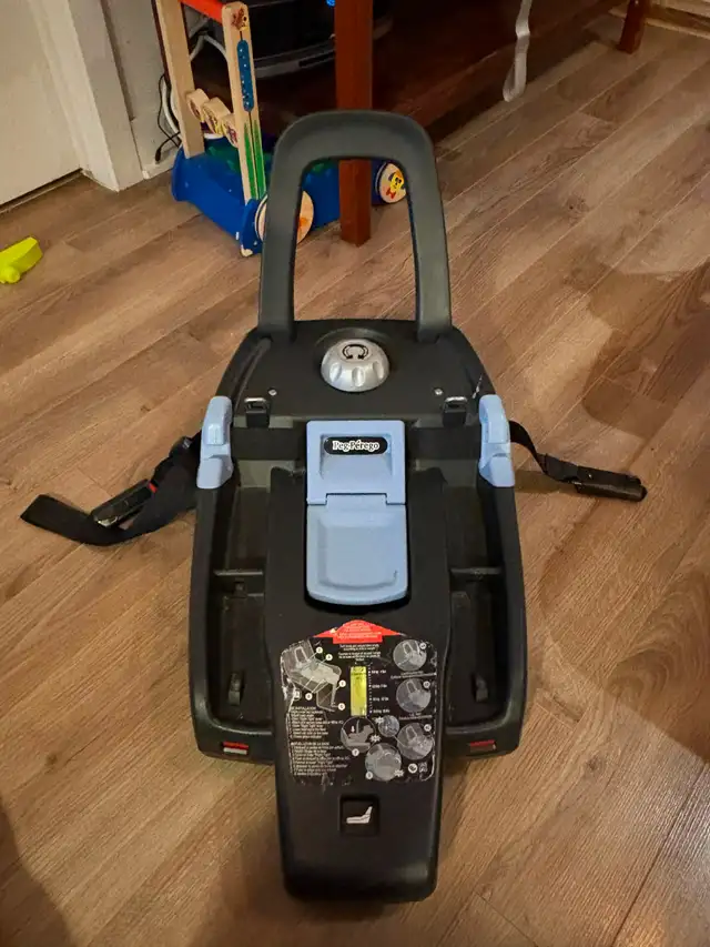 Siège d’auto bébé Peg Perego in Strollers, Carriers & Car Seats in City of Montréal - Image 3