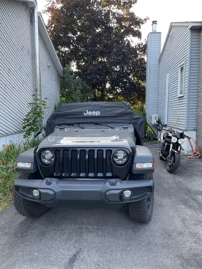 Toile Mopar pour Jeep Wrangler 2 portes avec ou sans portes. Utilisée 2 fois facile à installer. (To...