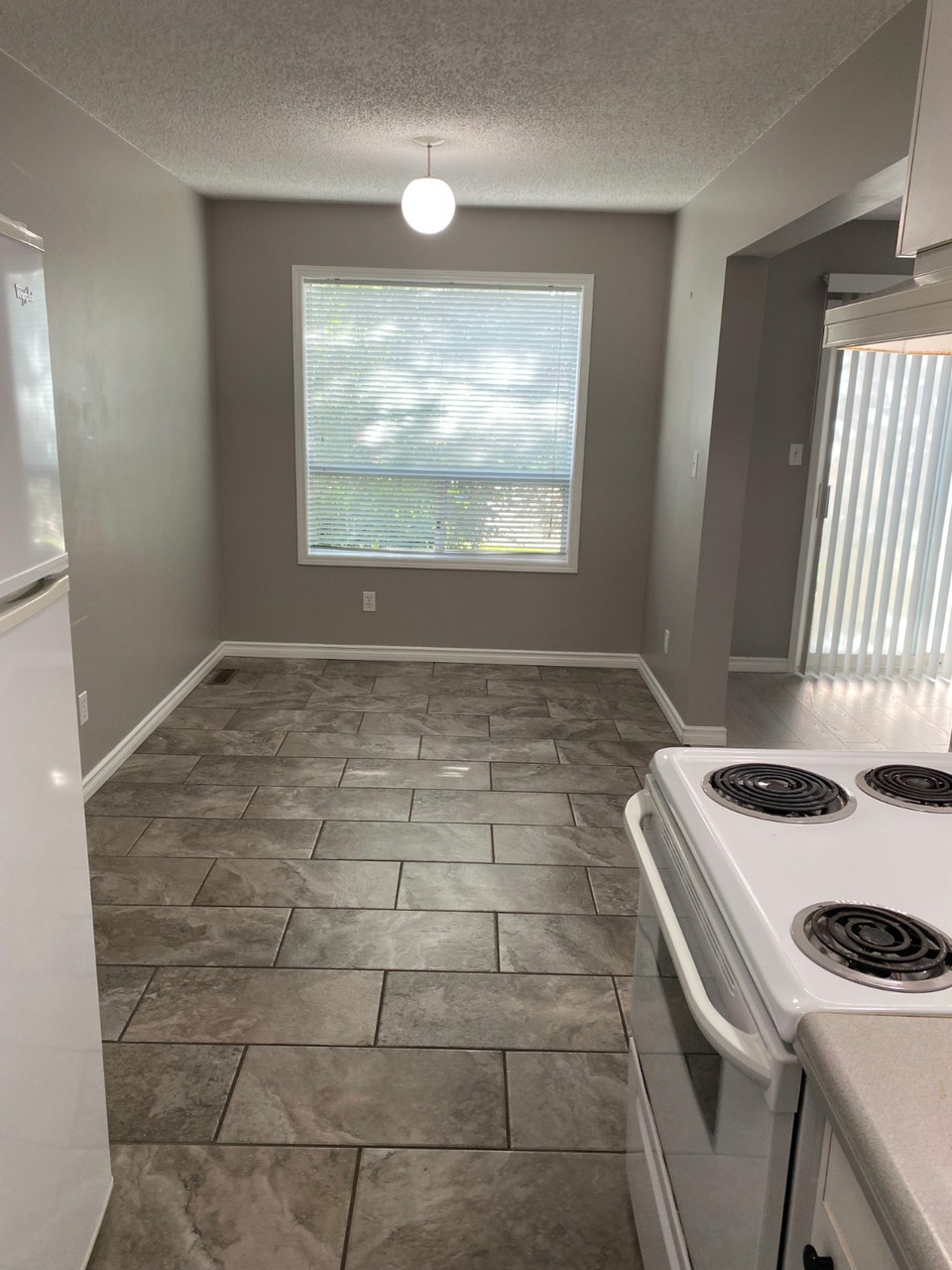 Renovated 3BRS/1.5Bath/Basment/Parking closeMillwood Town centre 5