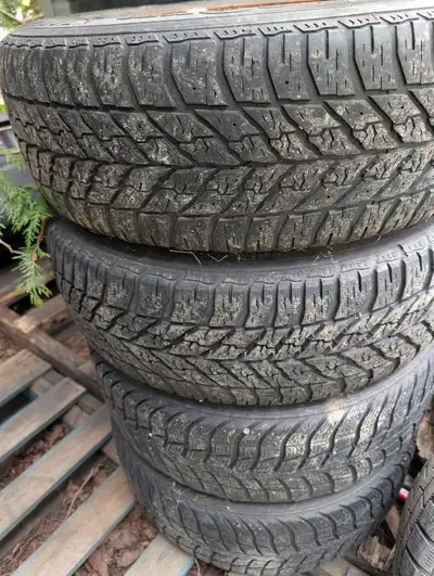 215/60R16 2 GoodYear ultra grips 2 Himalayan snow tires All on 5 stuff time from 2012 Nissan. Rims a...
