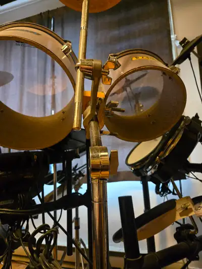 2 toms tama 8 et 10 pouces avec stand, View more