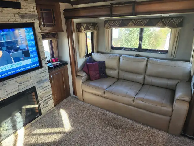41Ft 5th wheel - priced for quick sale in Travel Trailers & Campers in Regina - Image 8