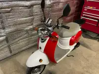 2x2005 Yamaha Vino 50cc Scooters