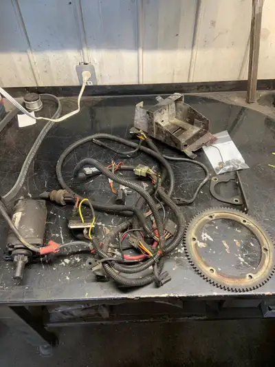 Hello, I am selling a Polaris Indy/XLT/XCR/Trail Electric Start Kit that was removed from a 1998 Pol...