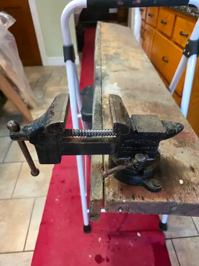 Littletown antique vise with anvil 112, View more