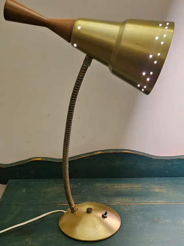 STUNNING MCM ATOMIC GOOSENECK DESK LAMP in Indoor Lighting & Fans in City of Toronto - Image 4