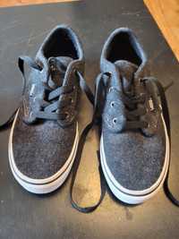 Souliers NEUF Vans gris pour enfant grandeur 3 