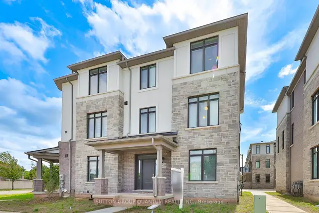 FOR SALE | Executive End-Unit Townhouse