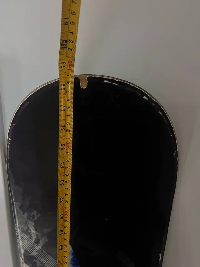 Used Salomon Snowboard with Bindings in Snowboard in Vancouver - Image 4