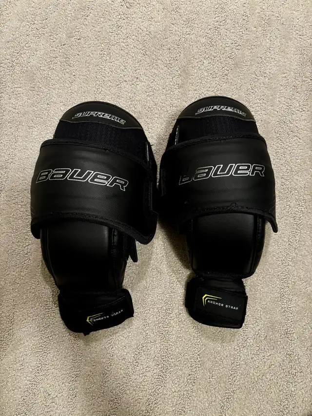Bauer Supreme Goalie knee pads, Junior Intermediate size in Hockey in Calgary - Image 2