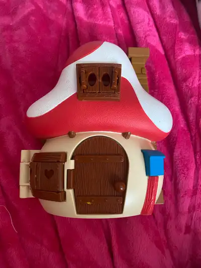I’m selling my Papa Smurf and his Mushroom house for $40 . If interested in Picking up message me An...