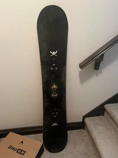 Selling Burton snowboard only, binding components not included. Edge is in excellent shape except on...
