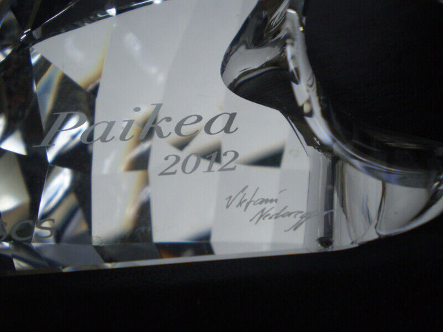 Swarovski Crystal Figurine-" SCS Paikea Whale Title Plaque "- in Arts & Collectibles in Kitchener / Waterloo - Image 2