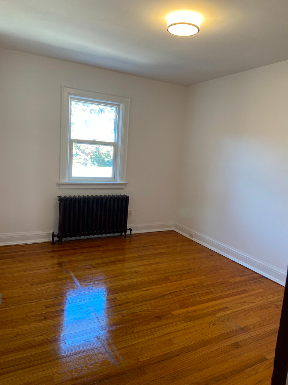 Large 1 Bedroom – Jane Subway – Utilities Included – $1,950 3