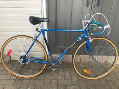 Raleigh Grand Prix vintage Vélo de route 54cm, pneus neufs, View more