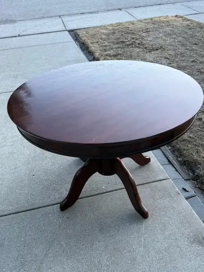 Sturdy Wooden Table excellent condition