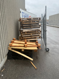 Free pickup wooden pallets