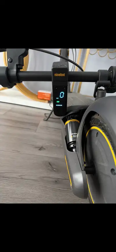 Model: 051501U (IPX5 water-resistant urban electric scooter) Condition: Mint (barely used, no box, c...