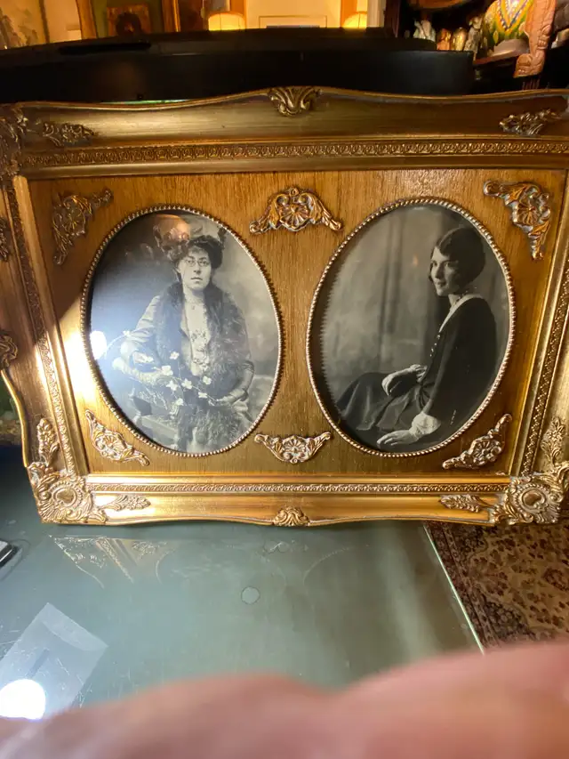 Vintage Bubble Glass Gold Wood Double Picture Frame 16" X 22" in Arts & Collectibles in Vancouver - Image 8