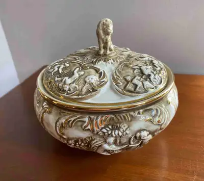 Bonbonnière en céramique Capodimonte, View more