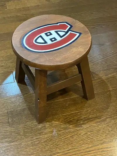 Tabouret pour enfants Canadiens, View more