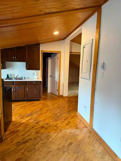 Bright and spacious. Close to all amenities. Power, heat and water included. Perfect for working pro...