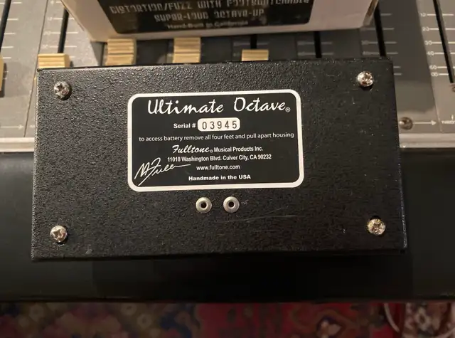 Fulltone Ultimate Octave Fuzz Pedal w/ box in Amps & Pedals in City of Toronto - Image 3
