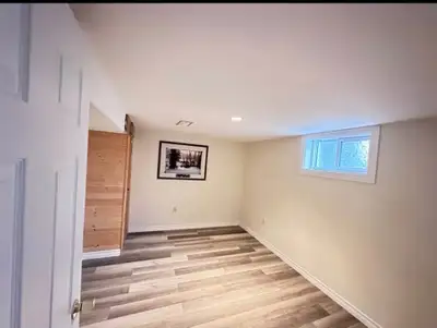 Newly renovated with beautiful scenery, close to all amenities . Minutes to highway access