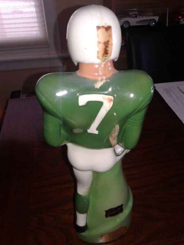 1972 PHILADELPHIA EAGLES FOOTBALL DECANTER in Arts & Collectibles in Oshawa / Durham Region - Image 3