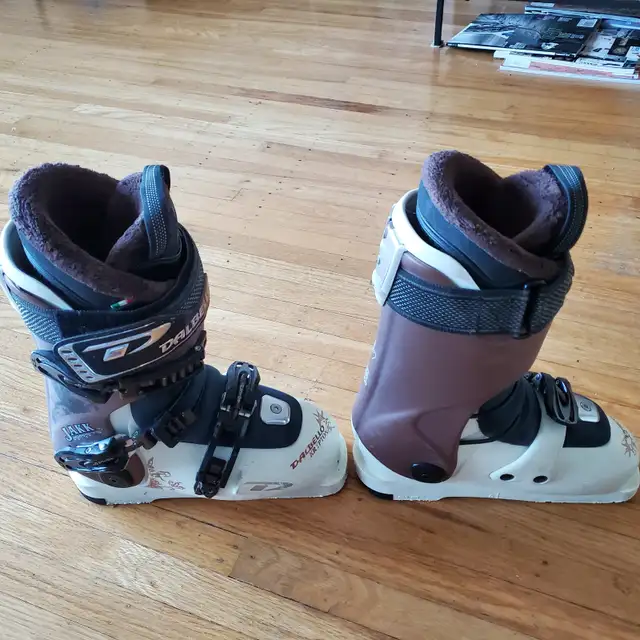Womens Dalbello Italian Krypton ski boots 266 mm in Ski in Downtown-West End - Image 7