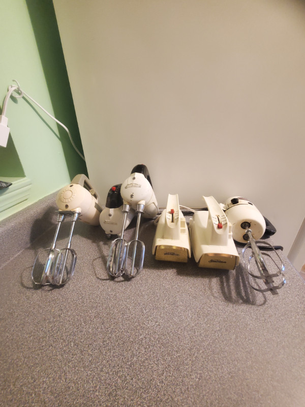 6 -Vintage Electric Hand Held Mixers in Arts & Collectibles in City of Toronto