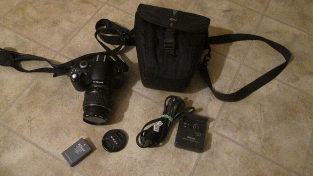 Nikon  D40 6.1MP Digital SLR Camera w Nikon DX 18-55mm 1.3.5-5. in Cameras & Camcorders in St. Catharines