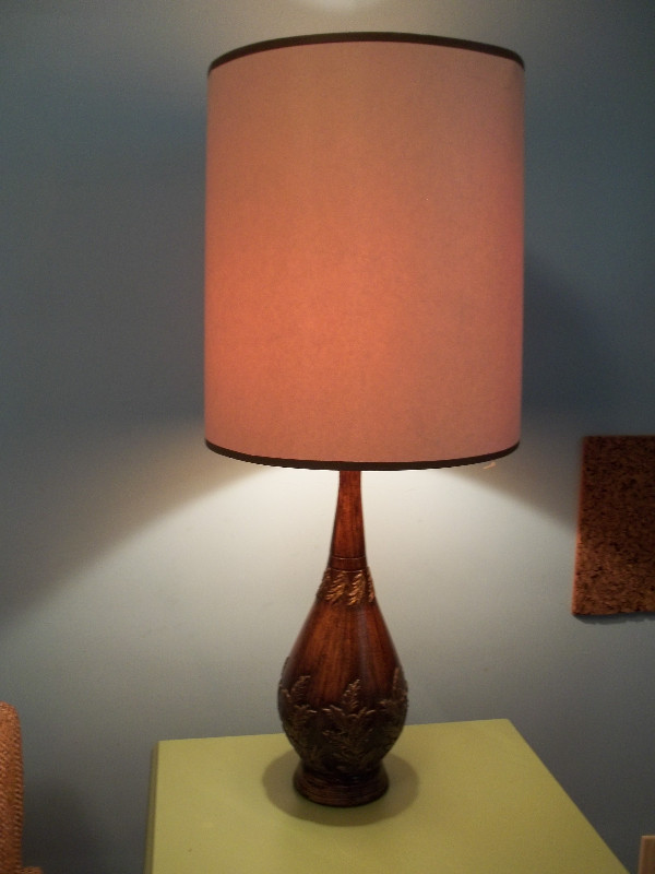 MCM vintage table lamp (Reduced) in Indoor Lighting & Fans in Hamilton - Image 2